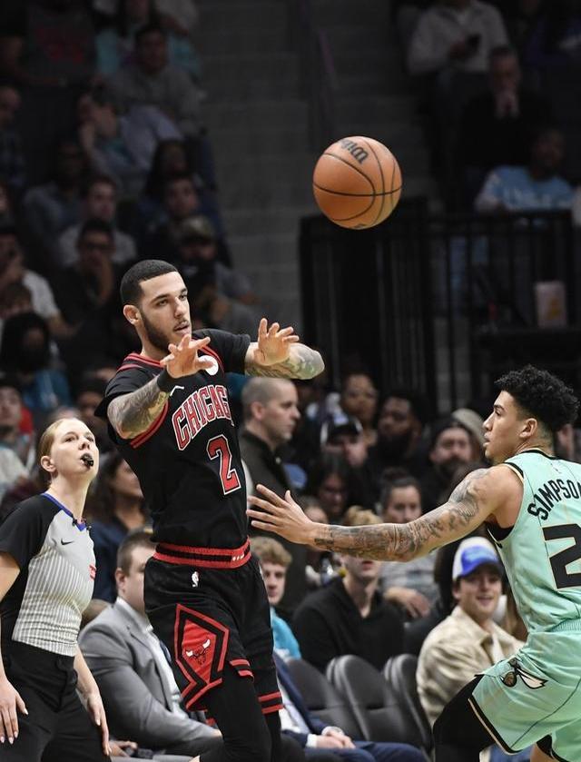 开云官网-关键时刻芝加哥公牛备战NBA季后赛,伤情更新细节曝光,媒体盛赞,团队化学反应显著的简单介绍